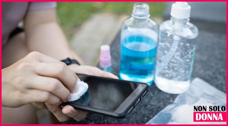 pulire cellulari e smartphone